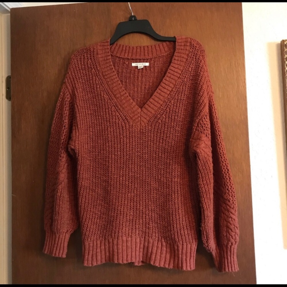 Woman’s american eagle V neck oversized sweater!